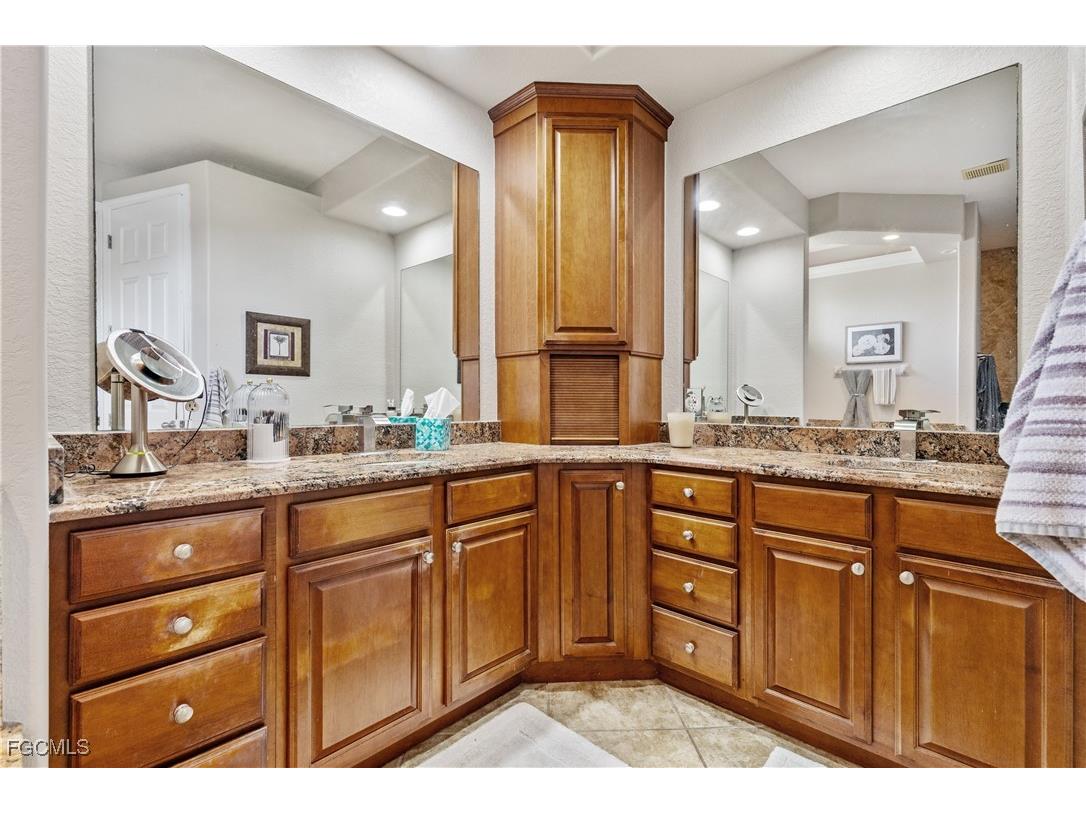 909 SW 22nd Terrace Cape Coral FL 33991 2025024621 image27