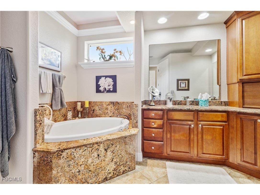 909 SW 22nd Terrace Cape Coral FL 33991 2025024621 image28