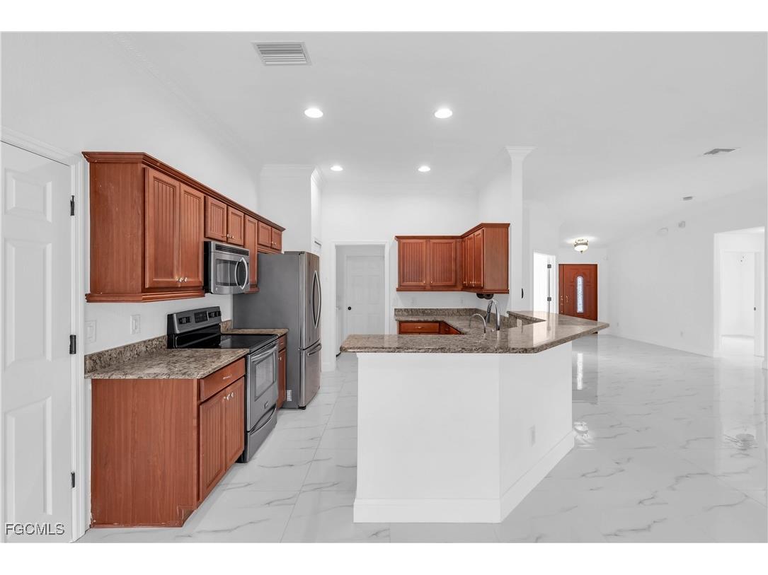 909 Williams Avenue Lehigh Acres FL 33972 2025019515 image9