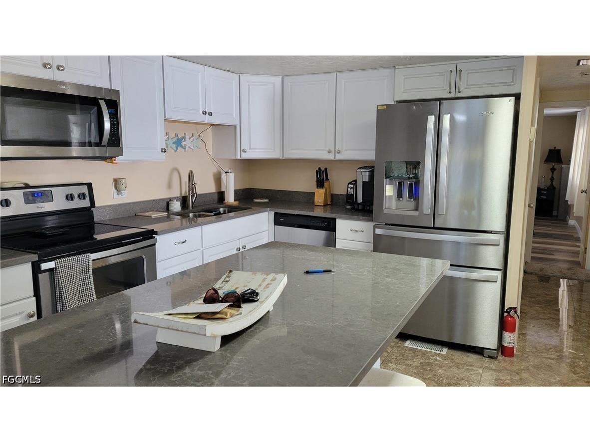 91 Sun Circle Fort Myers FL 33905 2026015556 image7