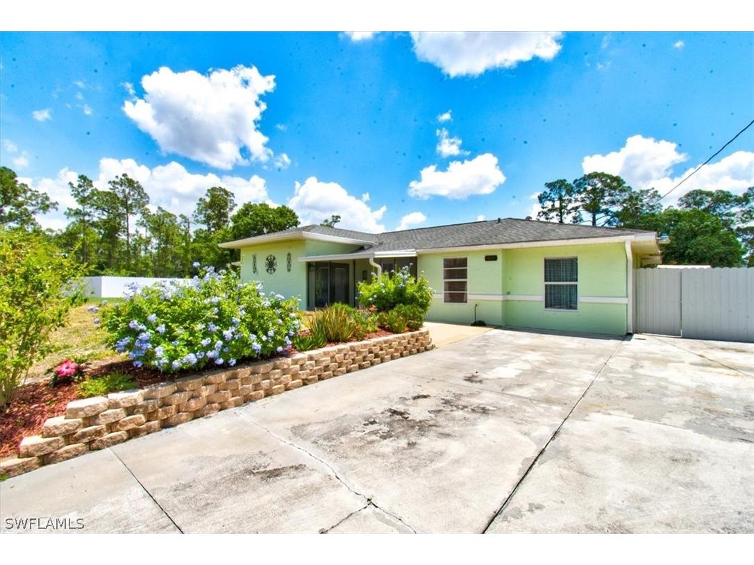 910 Moore Avenue Lehigh Acres FL 33972 224037854 image1