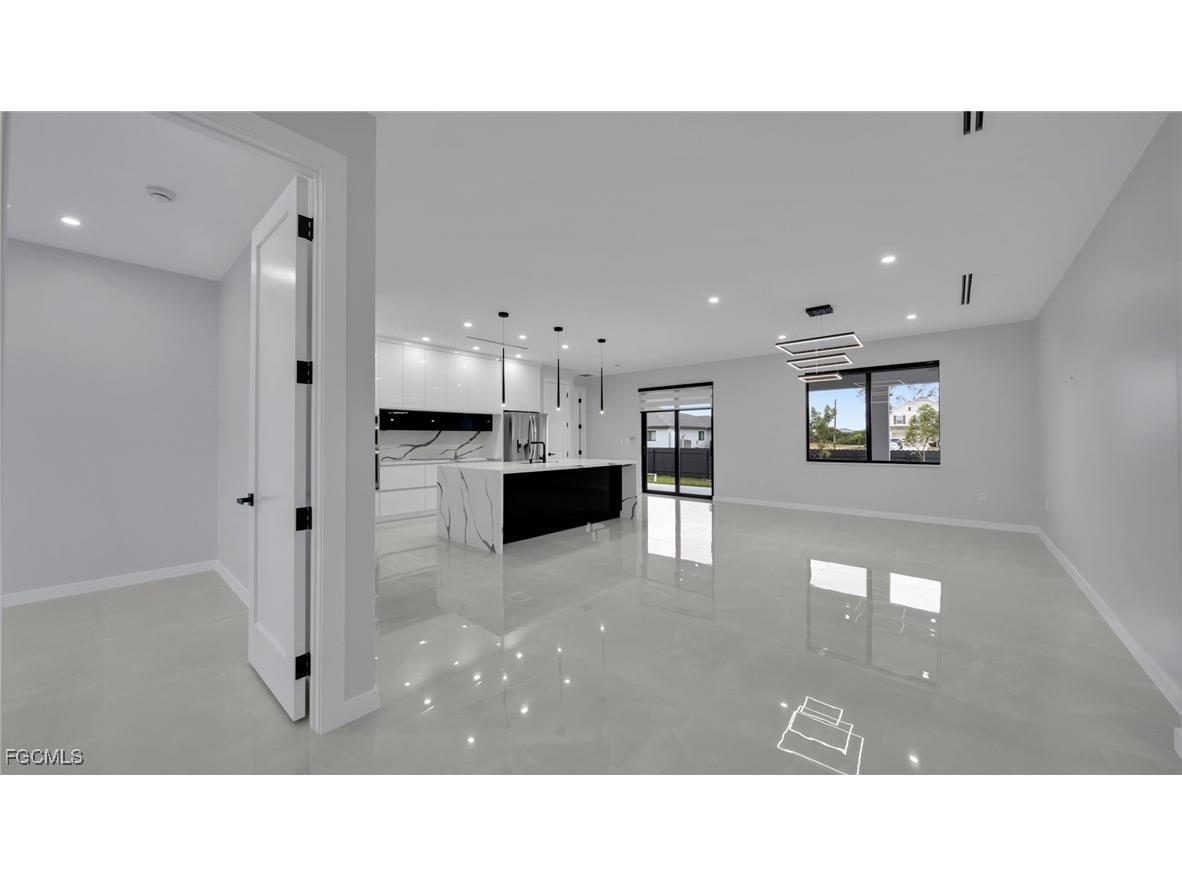 910 NW 36th Place Cape Coral FL 33993 2025023991 image4