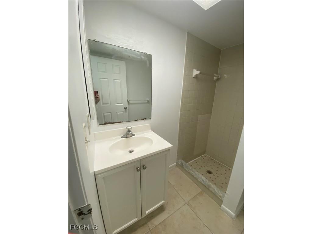 910 SE 14th Terrace #2 Cape Coral FL 33990 2025006836 image18