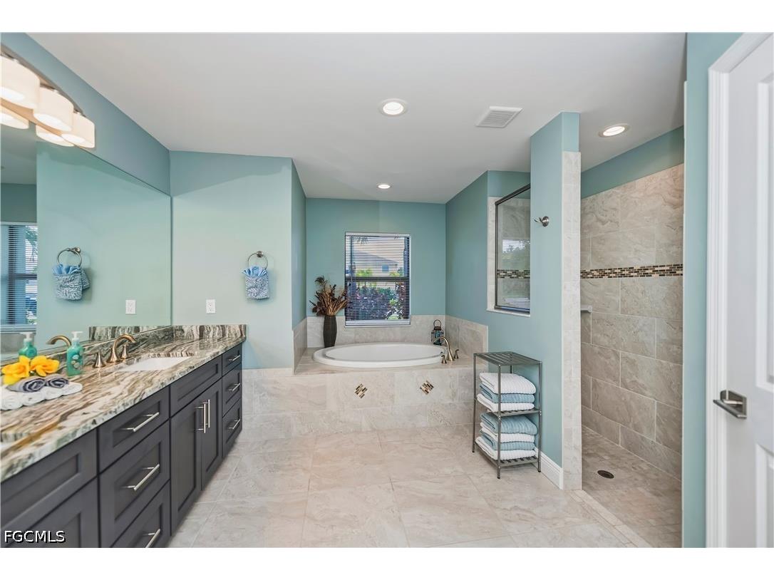 910 SW 12th Terrace Cape Coral FL 33991 2026015443 image6