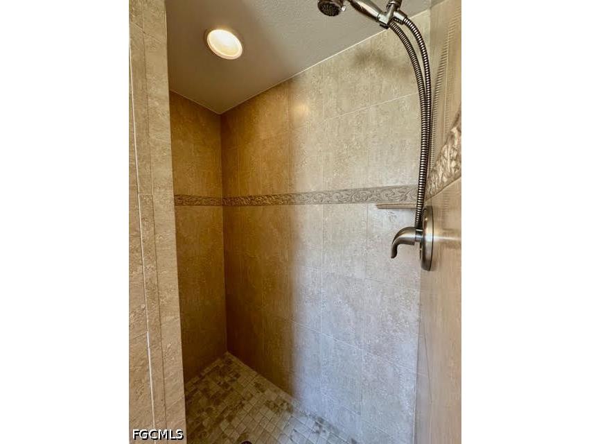 910 SW 3rd Avenue Cape Coral FL 33991 2026025068 image18