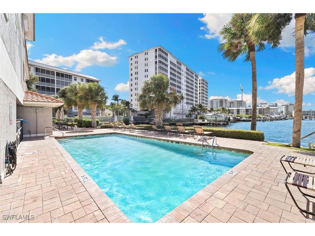 9101 Vanderbilt Drive #302 Naples FL 34108 225073772 image30