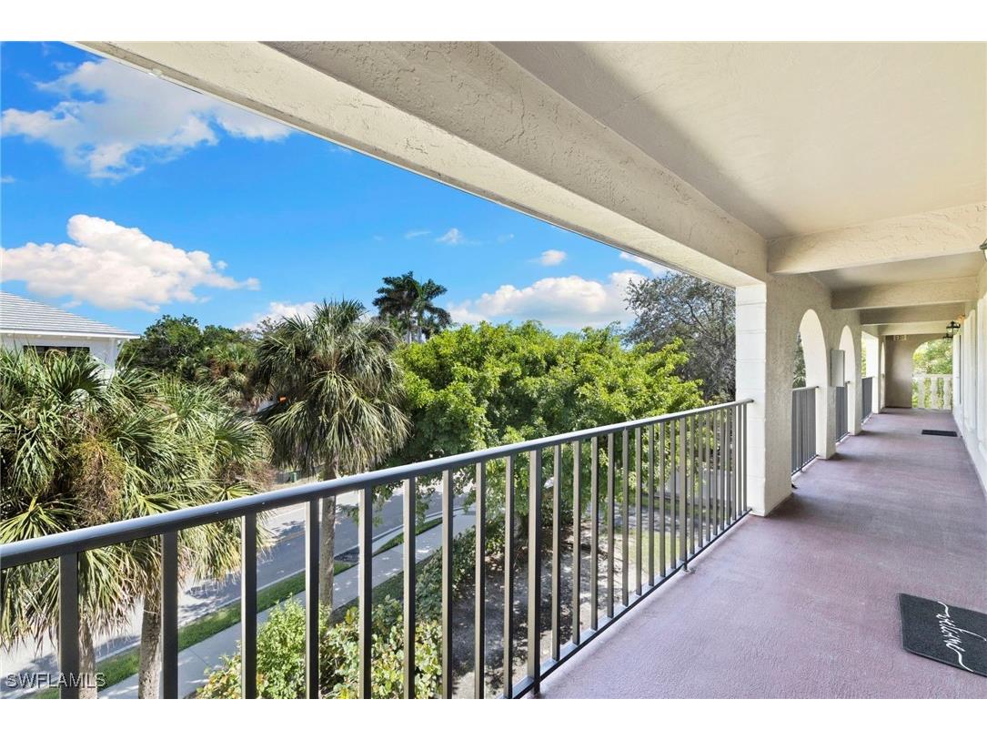 9101 Vanderbilt Drive #302 Naples FL 34108 225073772 image28