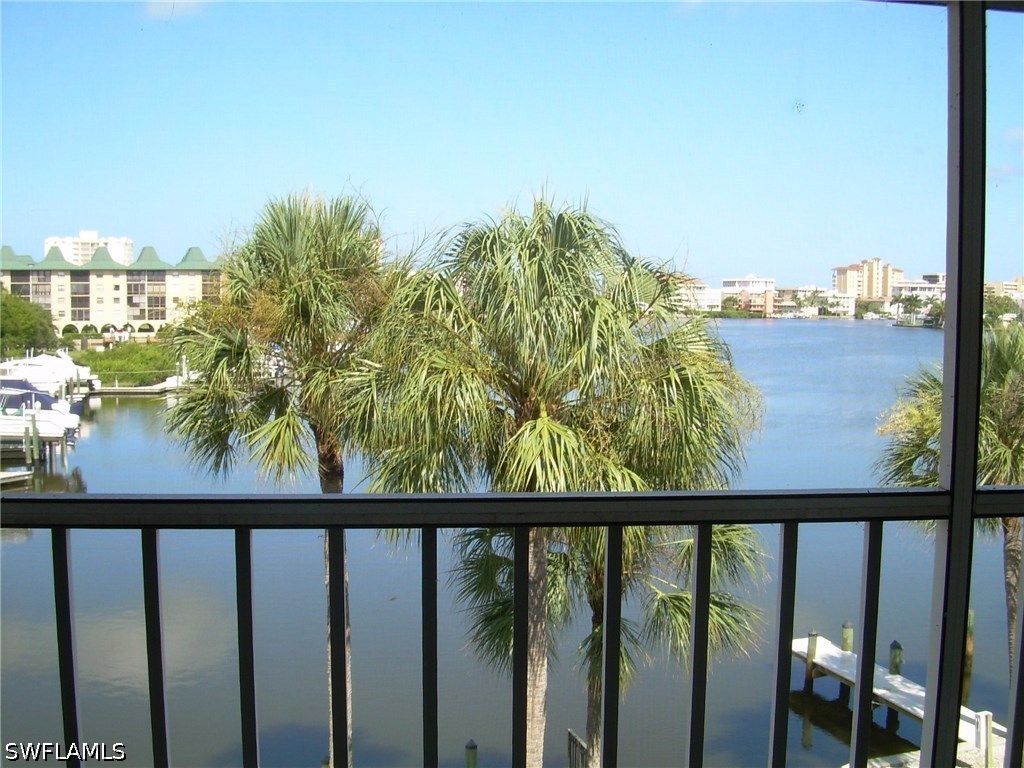 9101 Vanderbilt Drive #304 Naples FL 34108 226013157 image1