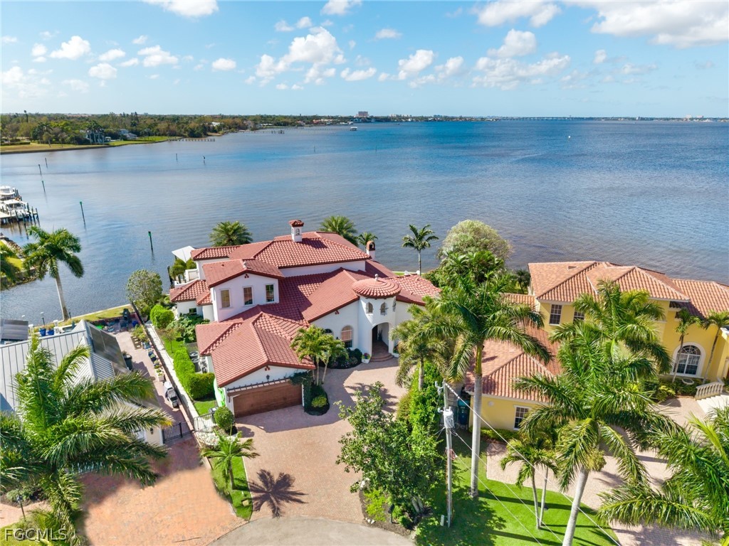 911 Aqua Lane Fort Myers FL 33919 2026011479 image1