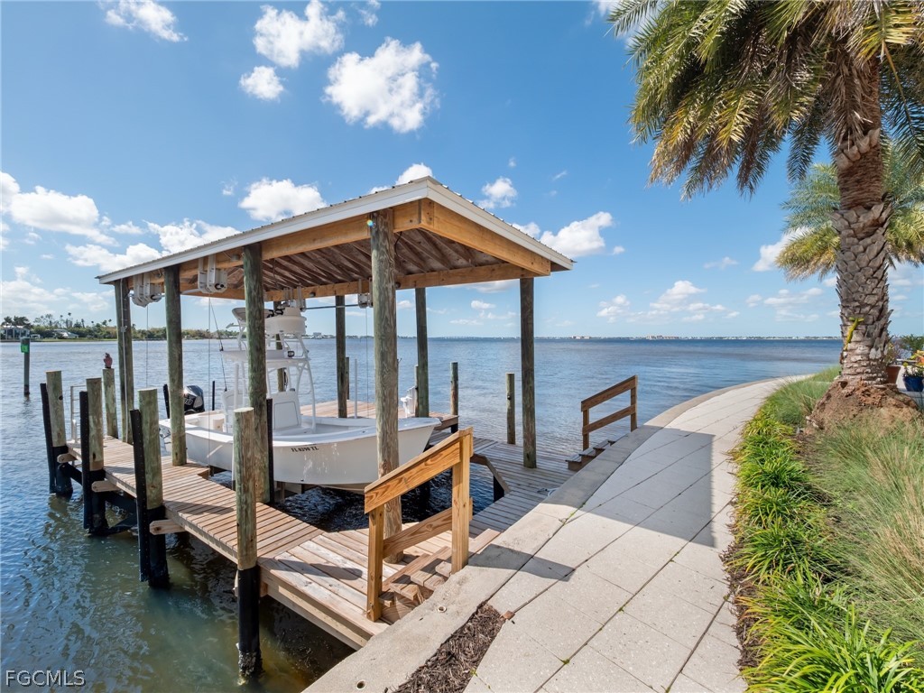 911 Aqua Lane Fort Myers FL 33919 2026011479 image43