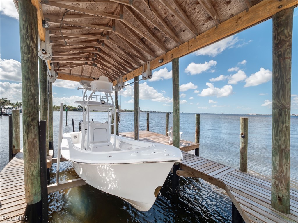 911 Aqua Lane Fort Myers FL 33919 2026011479 image44