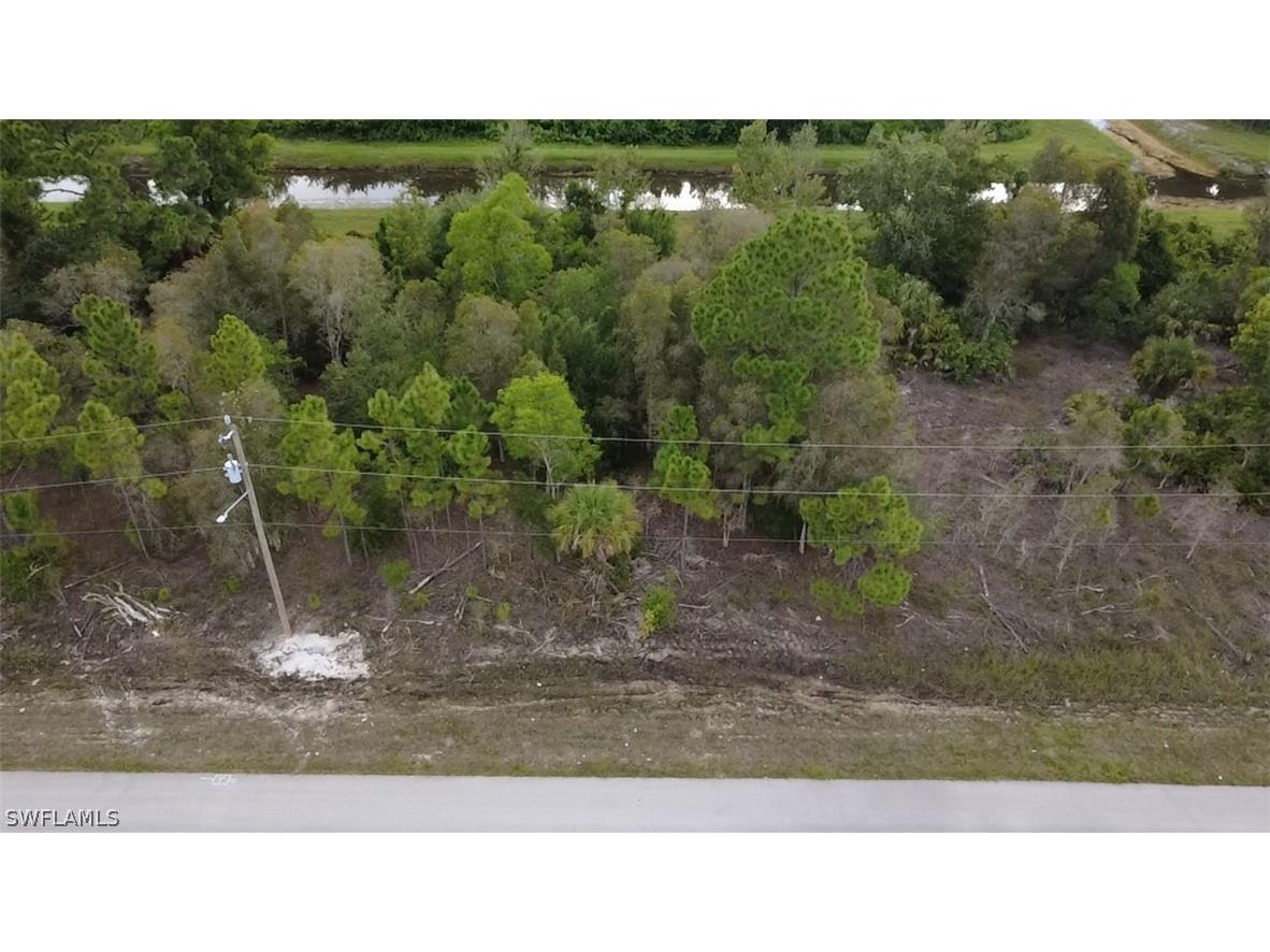 911 Foxdale Avenue Lehigh Acres FL 33974 226008702 image1