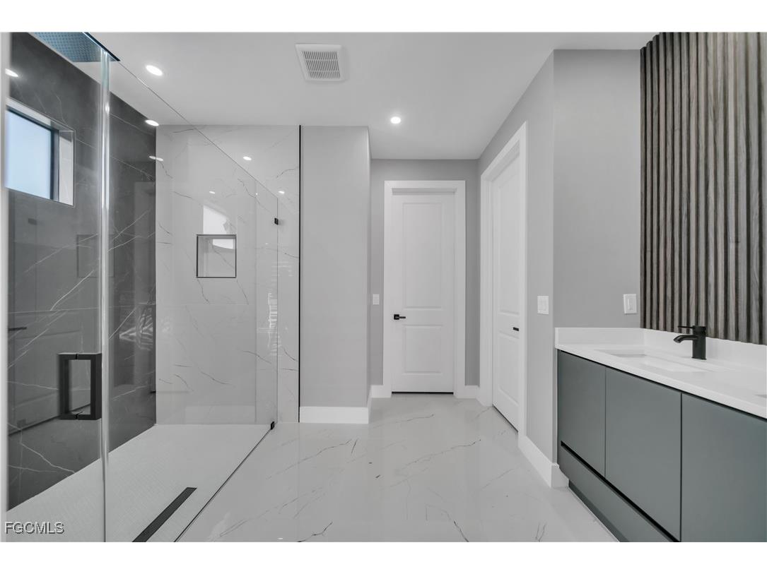 911 NW 37th Place Cape Coral FL 33993 2026003168 image18