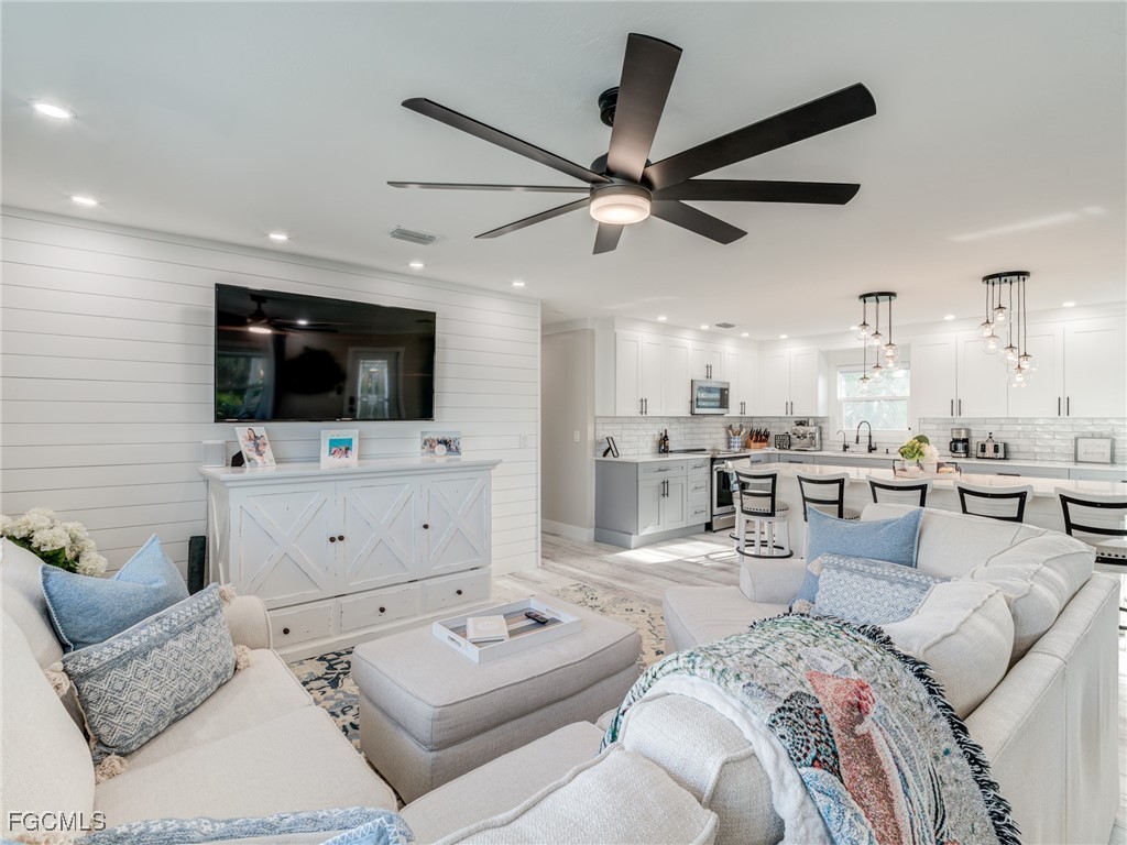 911 North Street Fort Myers Beach FL 33931 2025023500 image2