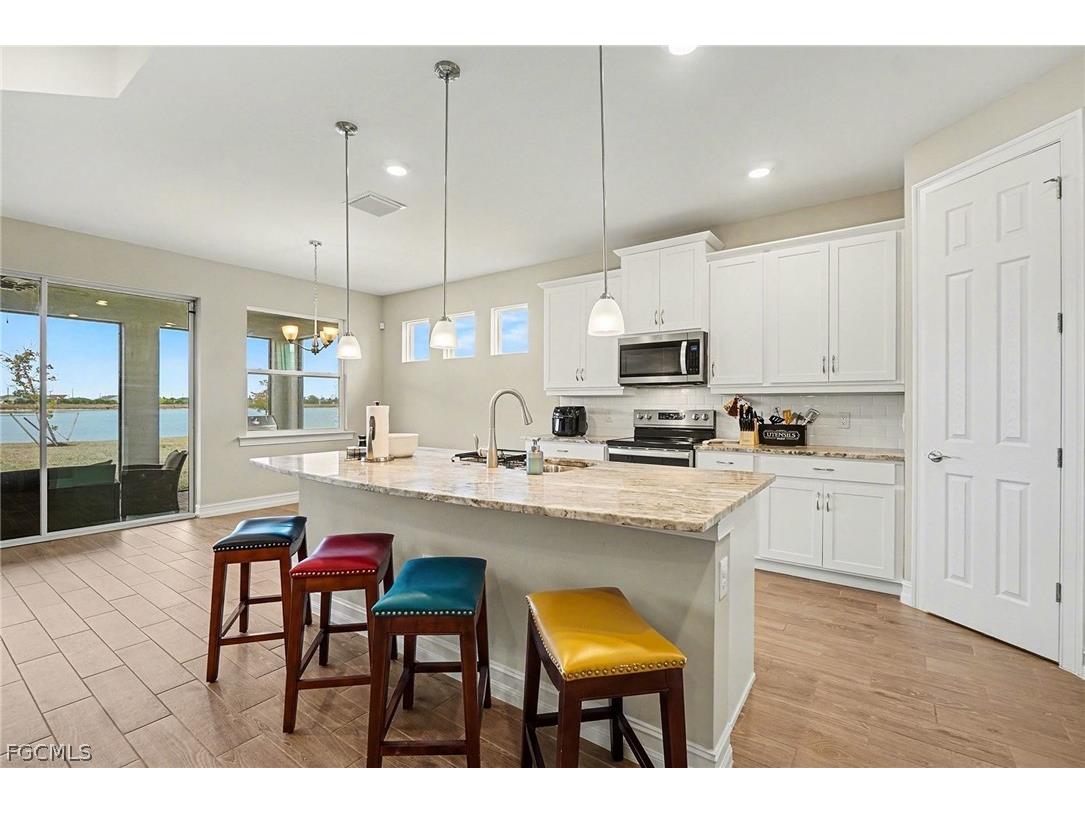 911 Stonewater Lake Terrace Cape Coral FL 33993 2026007793 image11