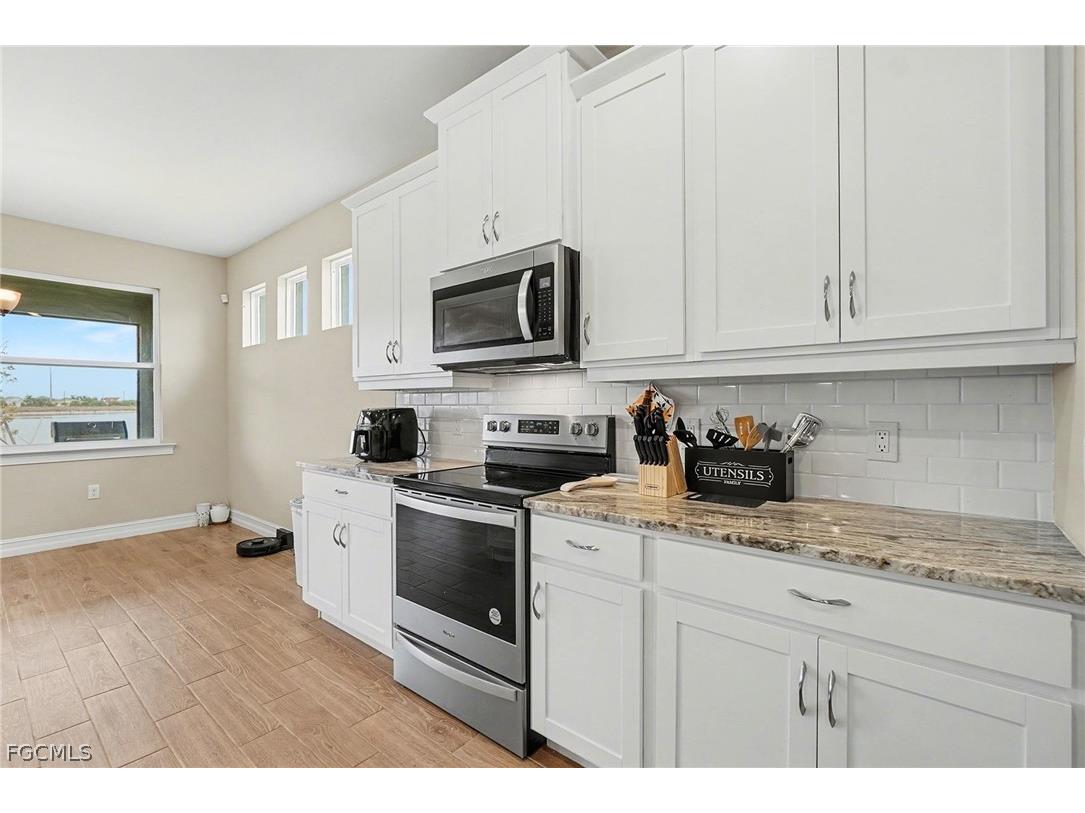 911 Stonewater Lake Terrace Cape Coral FL 33993 2026007793 image12