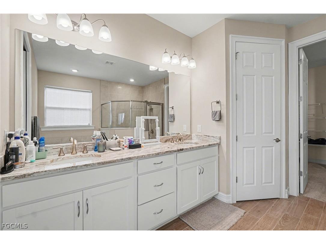 911 Stonewater Lake Terrace Cape Coral FL 33993 2026007793 image15