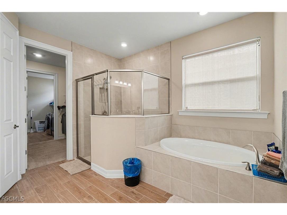 911 Stonewater Lake Terrace Cape Coral FL 33993 2026007793 image16