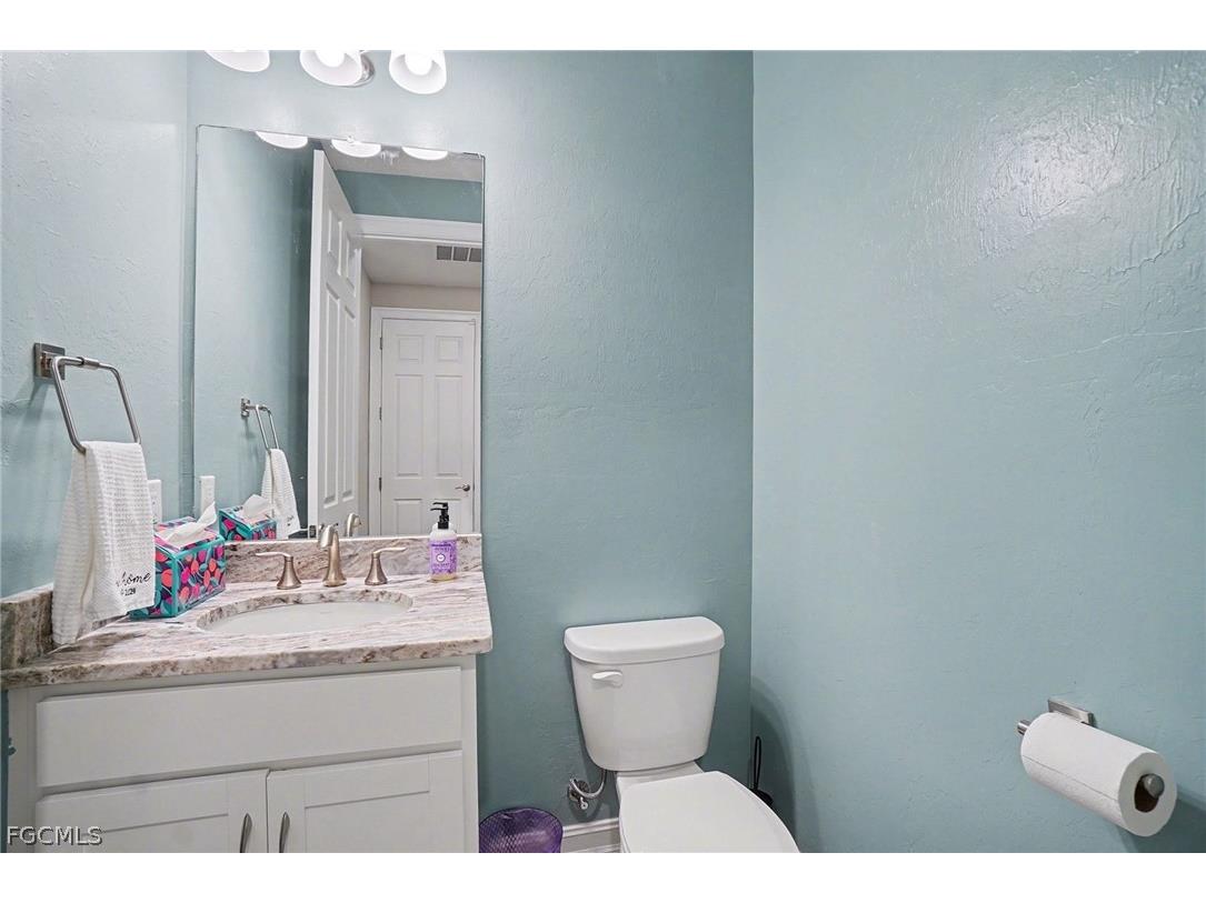 911 Stonewater Lake Terrace Cape Coral FL 33993 2026007793 image18