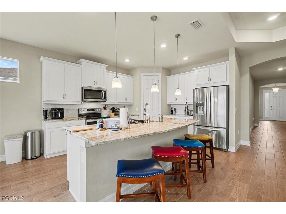 911 Stonewater Lake Terrace Cape Coral FL 33993 2026007793 image4