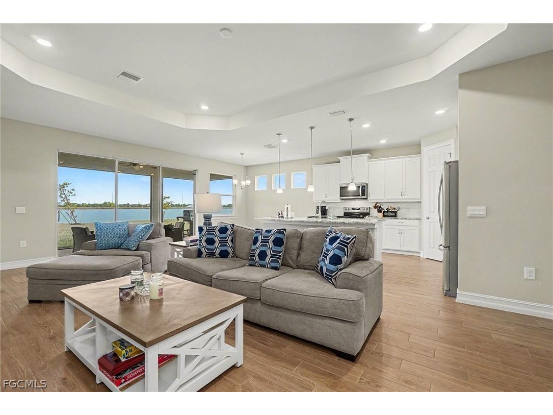911 Stonewater Lake Terrace Cape Coral FL 33993 2026007793 image6