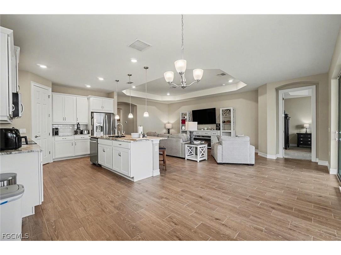 911 Stonewater Lake Terrace Cape Coral FL 33993 2026007793 image7