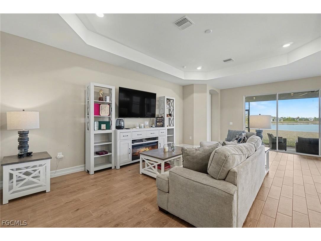 911 Stonewater Lake Terrace Cape Coral FL 33993 2026007793 image8