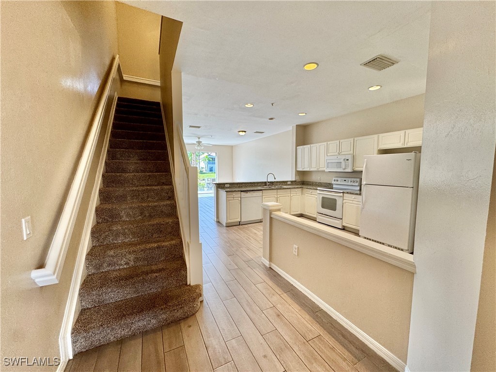 912 Hampton Circle #92 Naples FL 34105 225074258 image1