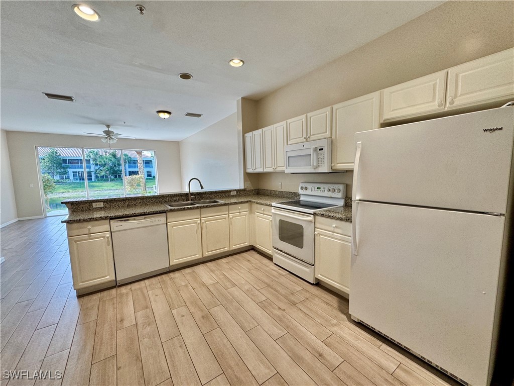 912 Hampton Circle #92 Naples FL 34105 225074258 image4