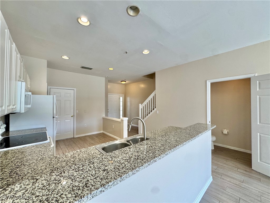 912 Hampton Circle #92 Naples FL 34105 225074258 image8