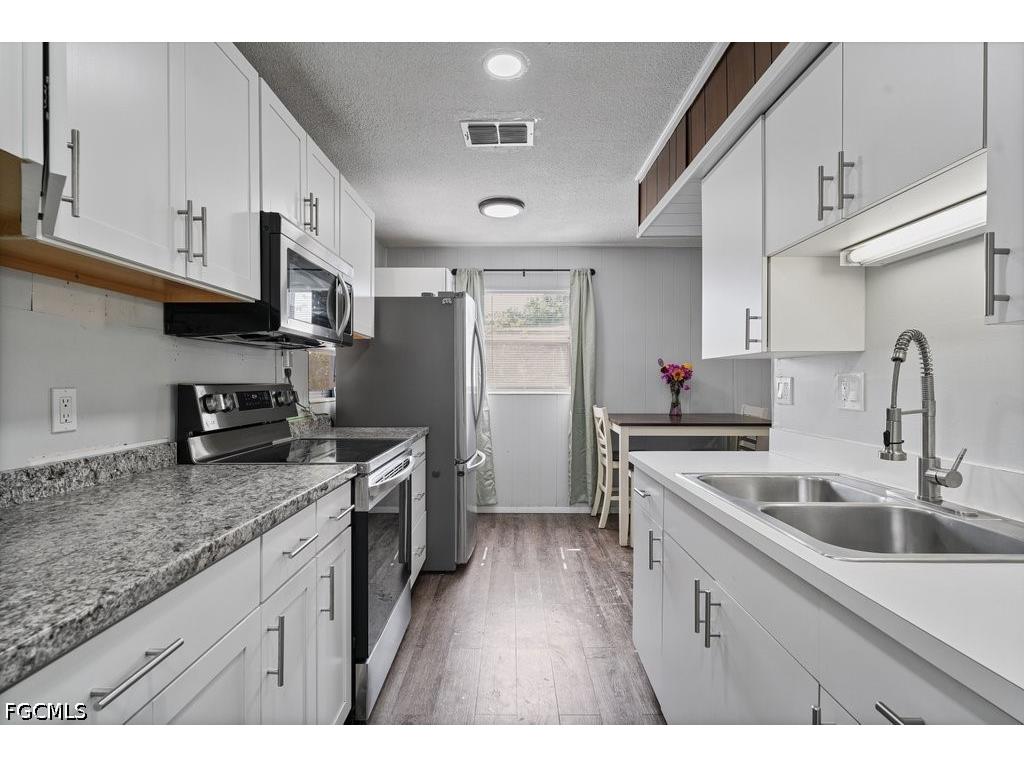 912 Hibiscus Lane North Fort Myers FL 33903 2026022540 image10