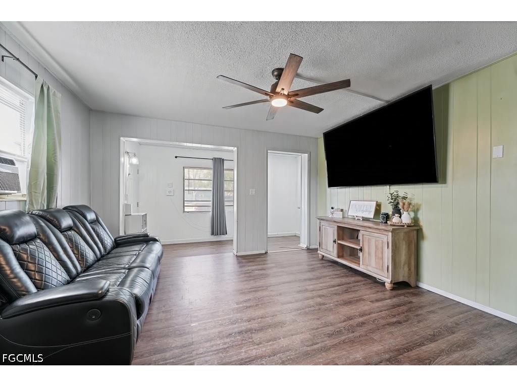 912 Hibiscus Lane North Fort Myers FL 33903 2026022540 image5