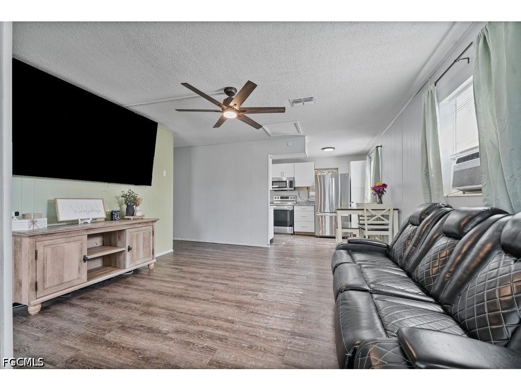 912 Hibiscus Lane North Fort Myers FL 33903 2026022540 image6