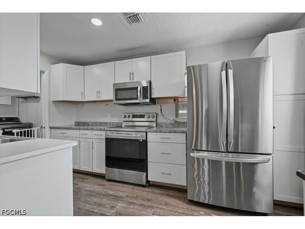 912 Hibiscus Lane North Fort Myers FL 33903 2026022540 image8