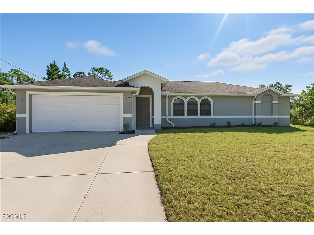 912 Lincoln Avenue Lehigh Acres FL 33972 2025016107 image1