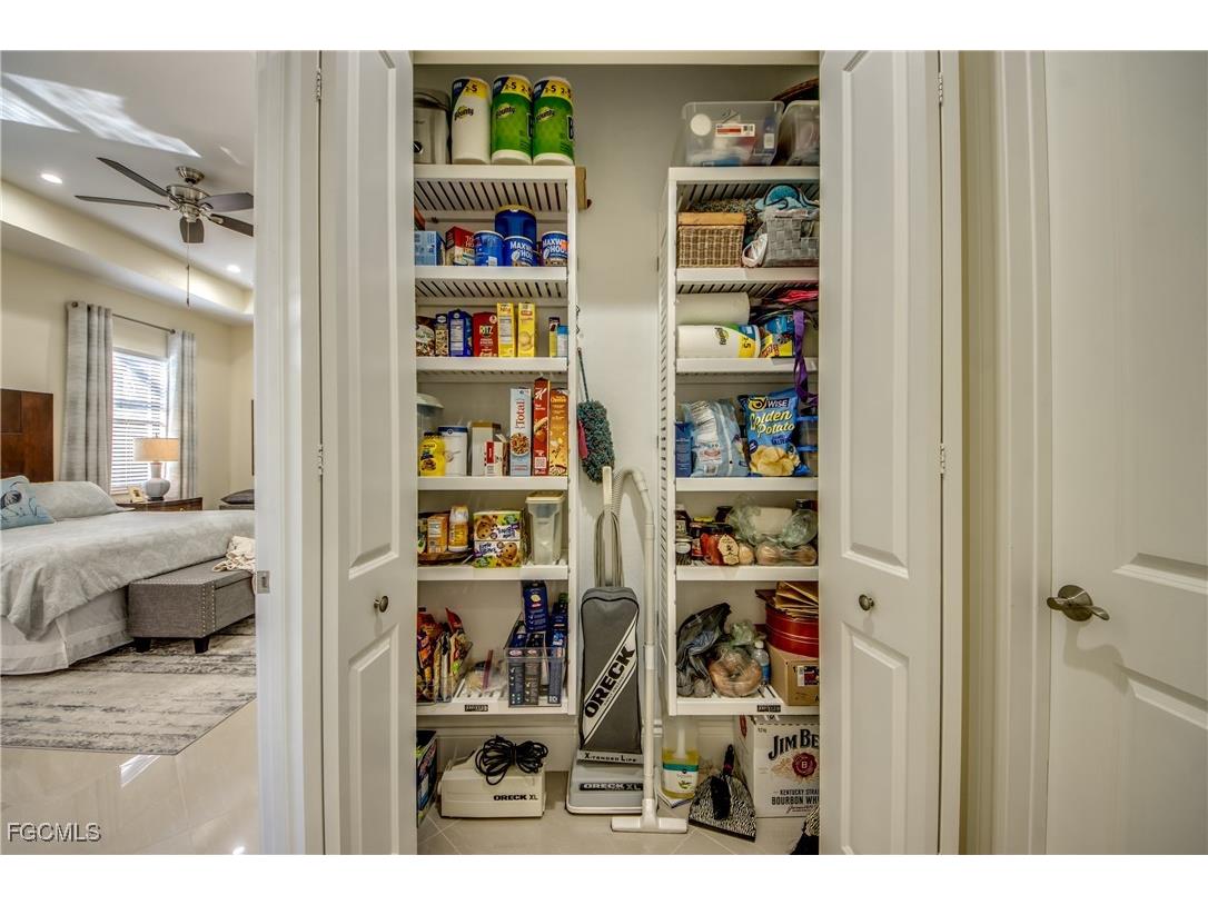 912 Palmetto Pointe Circle Cape Coral FL 33991 2025021736 image18