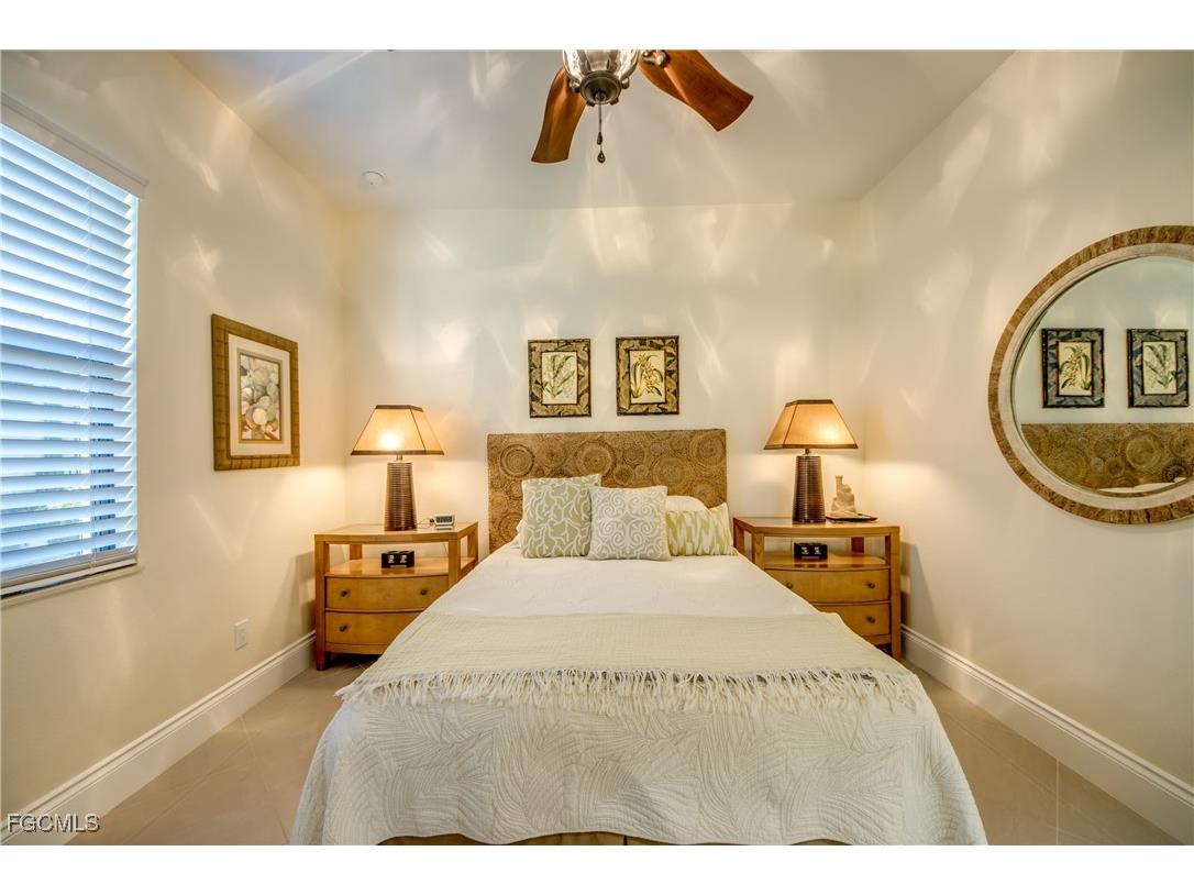 912 Palmetto Pointe Circle Cape Coral FL 33991 2025021736 image26