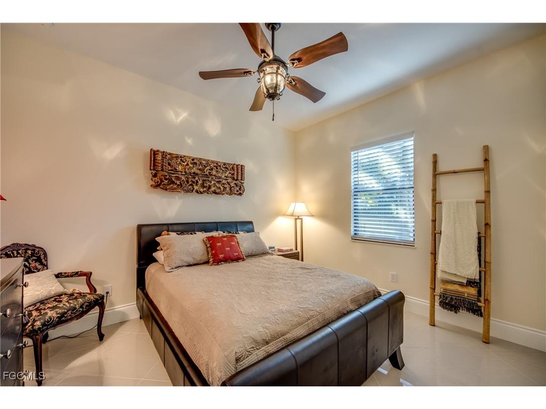 912 Palmetto Pointe Circle Cape Coral FL 33991 2025021736 image29