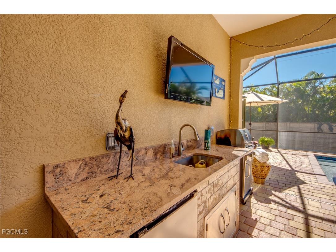 912 Palmetto Pointe Circle Cape Coral FL 33991 2025021736 image39