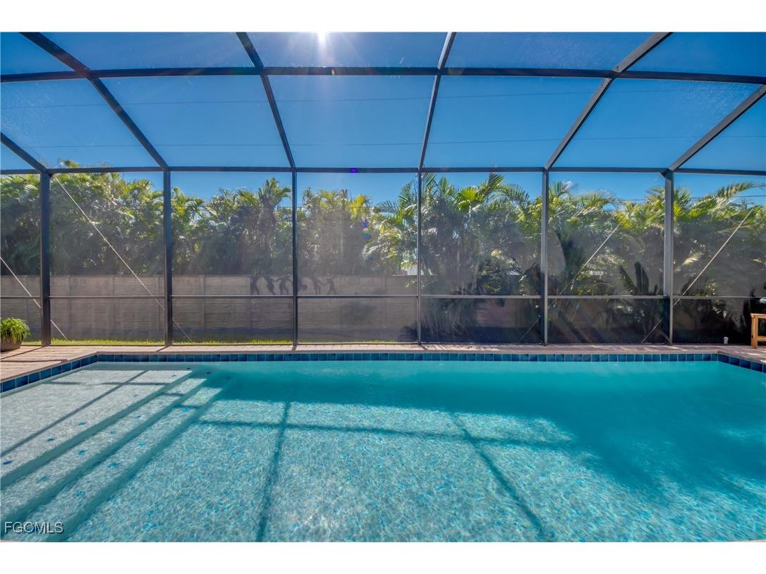 912 Palmetto Pointe Circle Cape Coral FL 33991 2025021736 image43