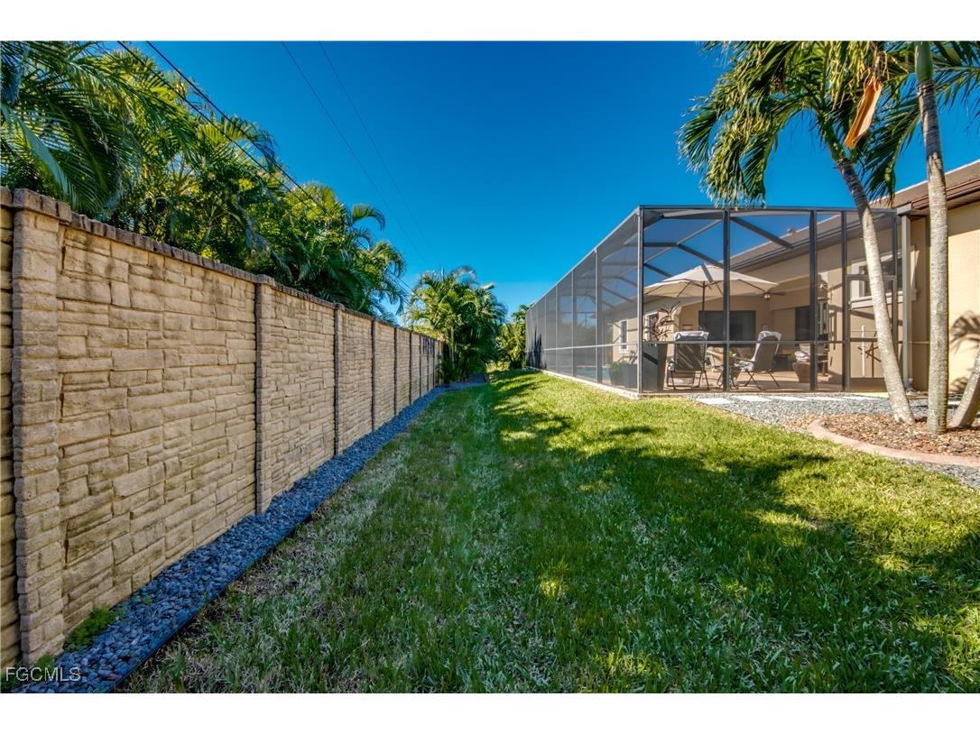 912 Palmetto Pointe Circle Cape Coral FL 33991 2025021736 image46