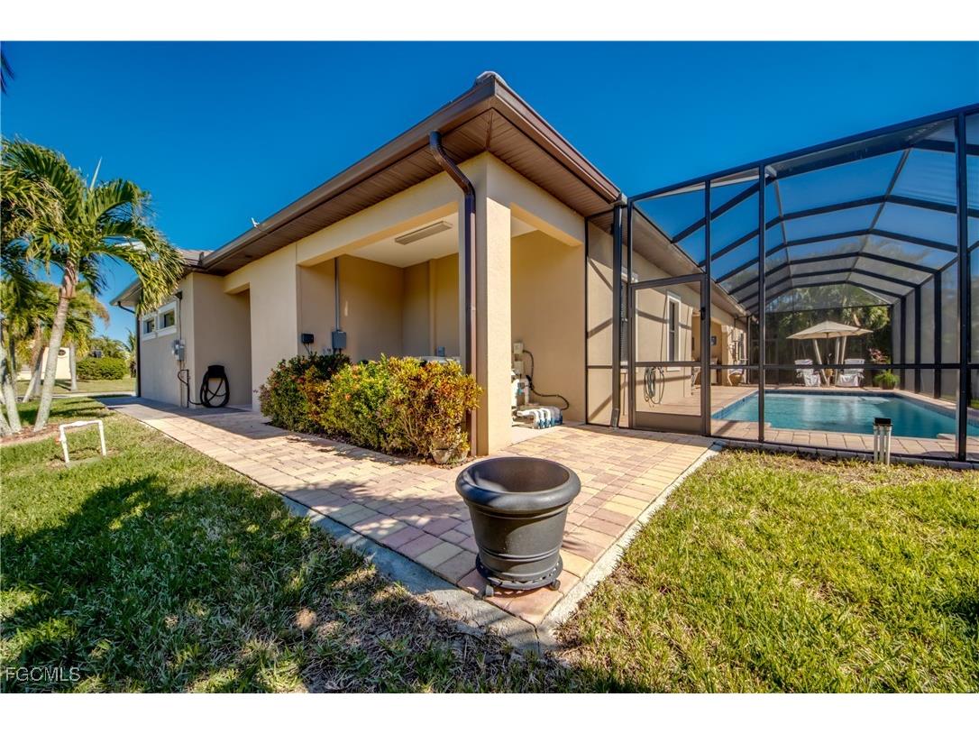 912 Palmetto Pointe Circle Cape Coral FL 33991 2025021736 image47