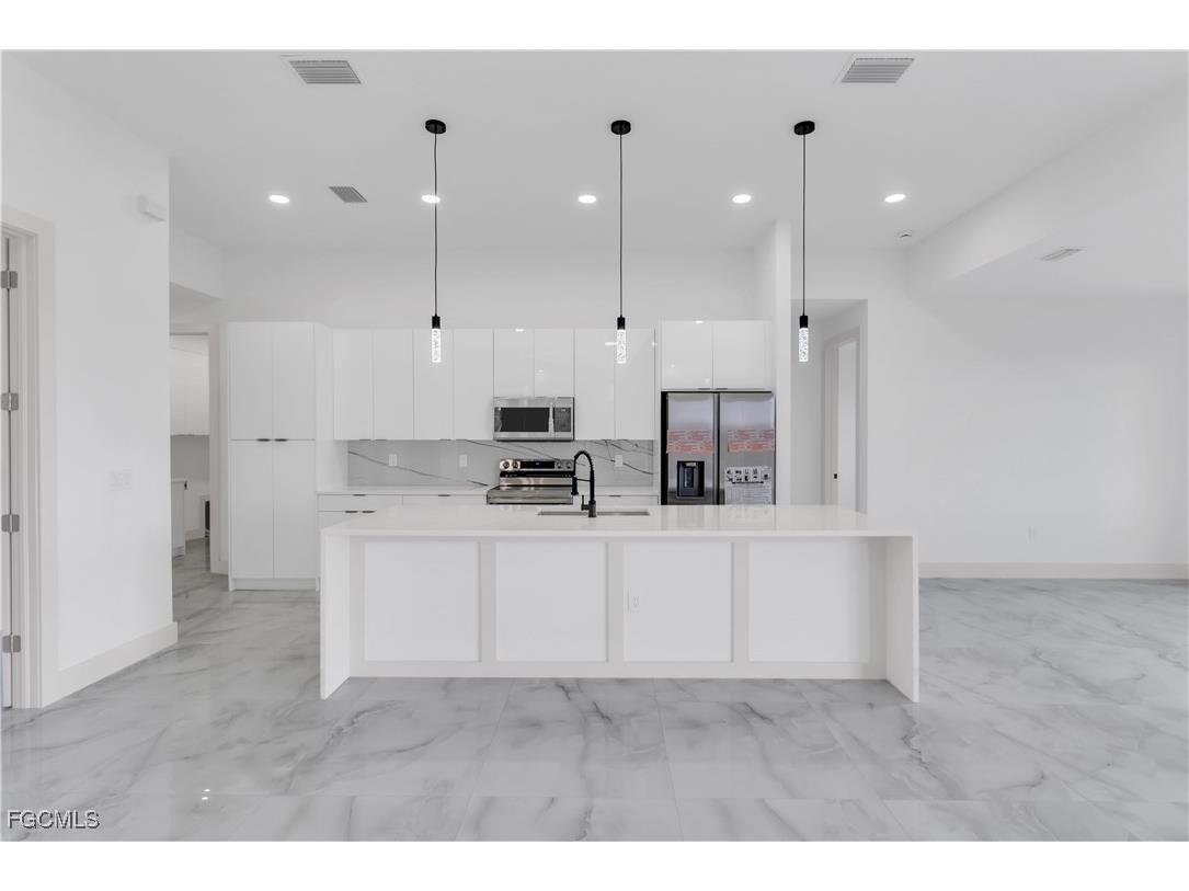 912 Pine Avenue Lehigh Acres FL 33972 2025007722 image6