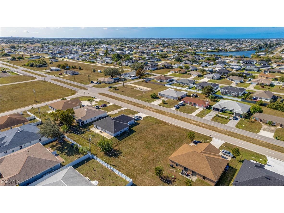 913 Andalusia Boulevard Cape Coral FL 33909 2025026138 image6