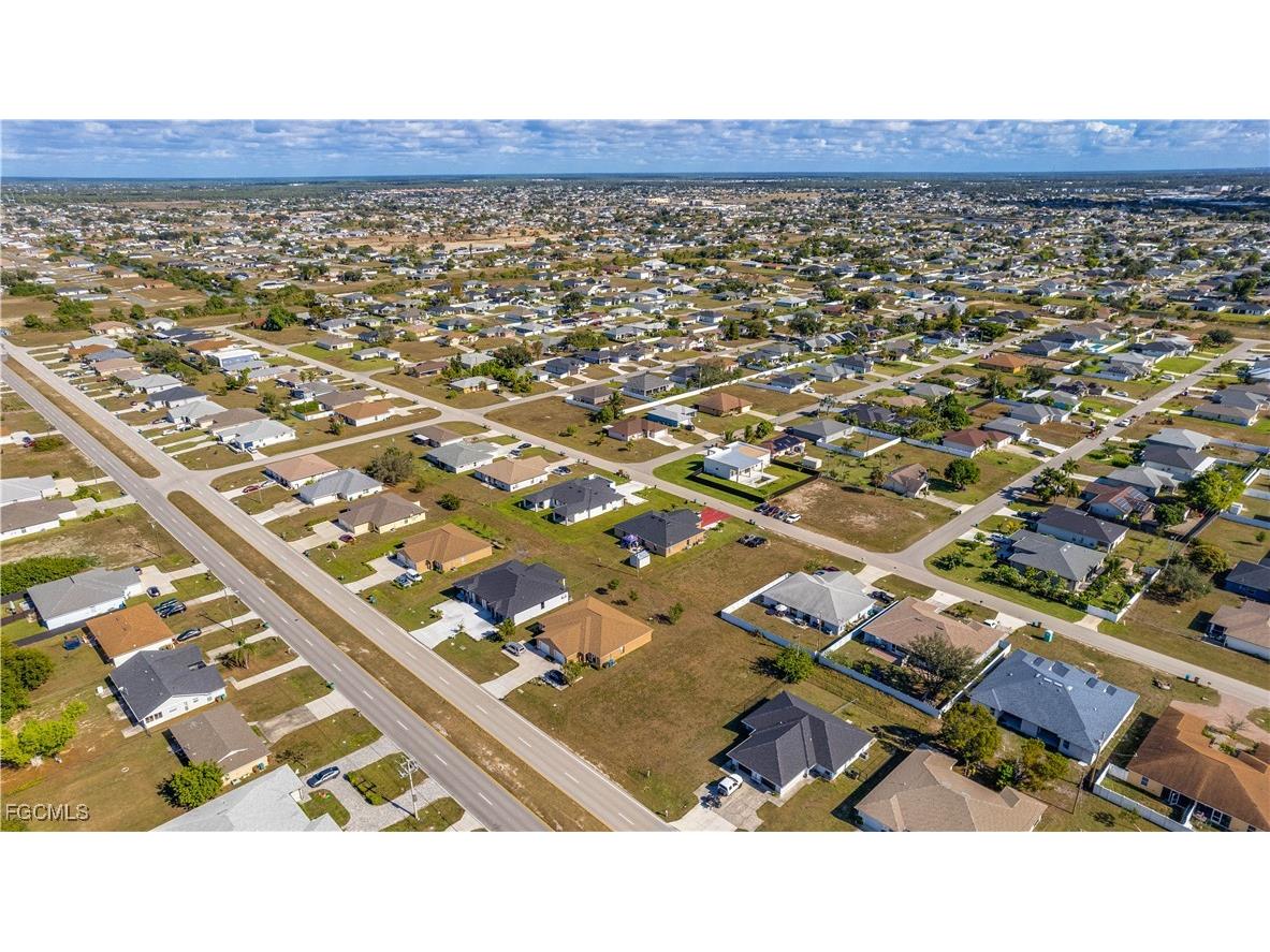 913 Andalusia Boulevard Cape Coral FL 33909 2025026138 image7