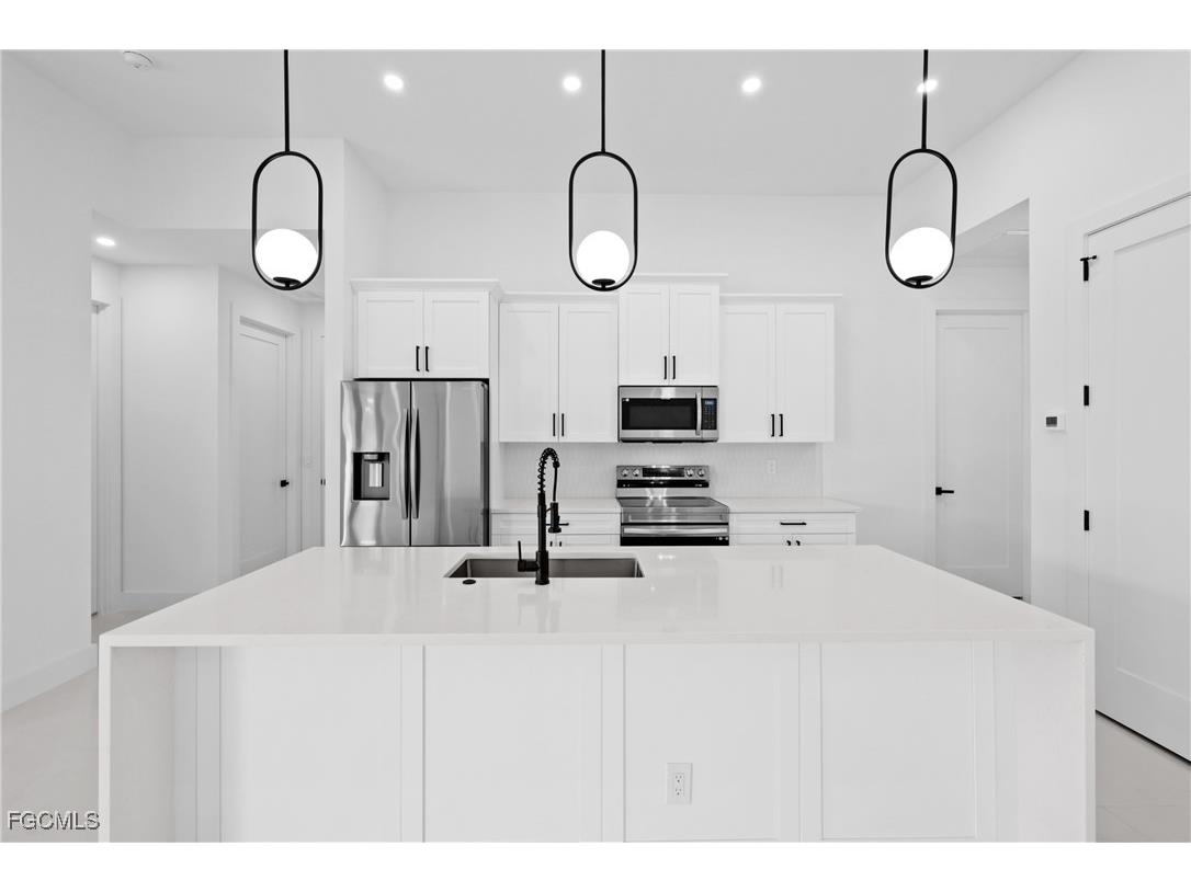 913 Embers Parkway W Cape Coral FL 33993 2025012485 image12