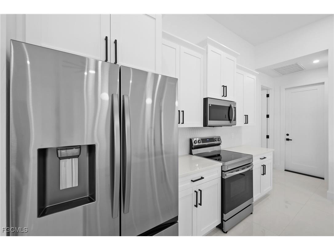 913 Embers Parkway W Cape Coral FL 33993 2025012485 image13