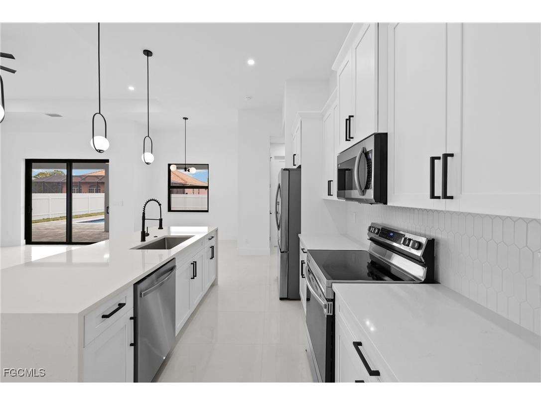 913 Embers Parkway W Cape Coral FL 33993 2025012485 image14