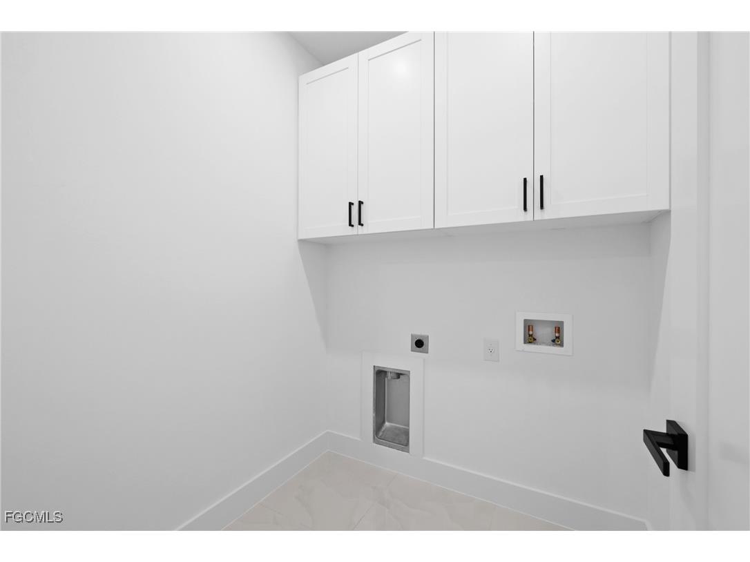 913 Embers Parkway W Cape Coral FL 33993 2025012485 image18