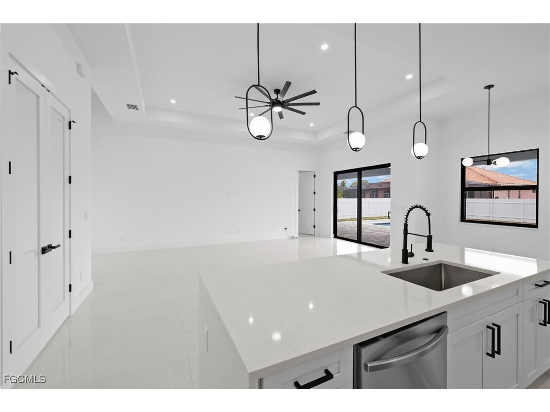 913 Embers Parkway W Cape Coral FL 33993 2025012485 image19